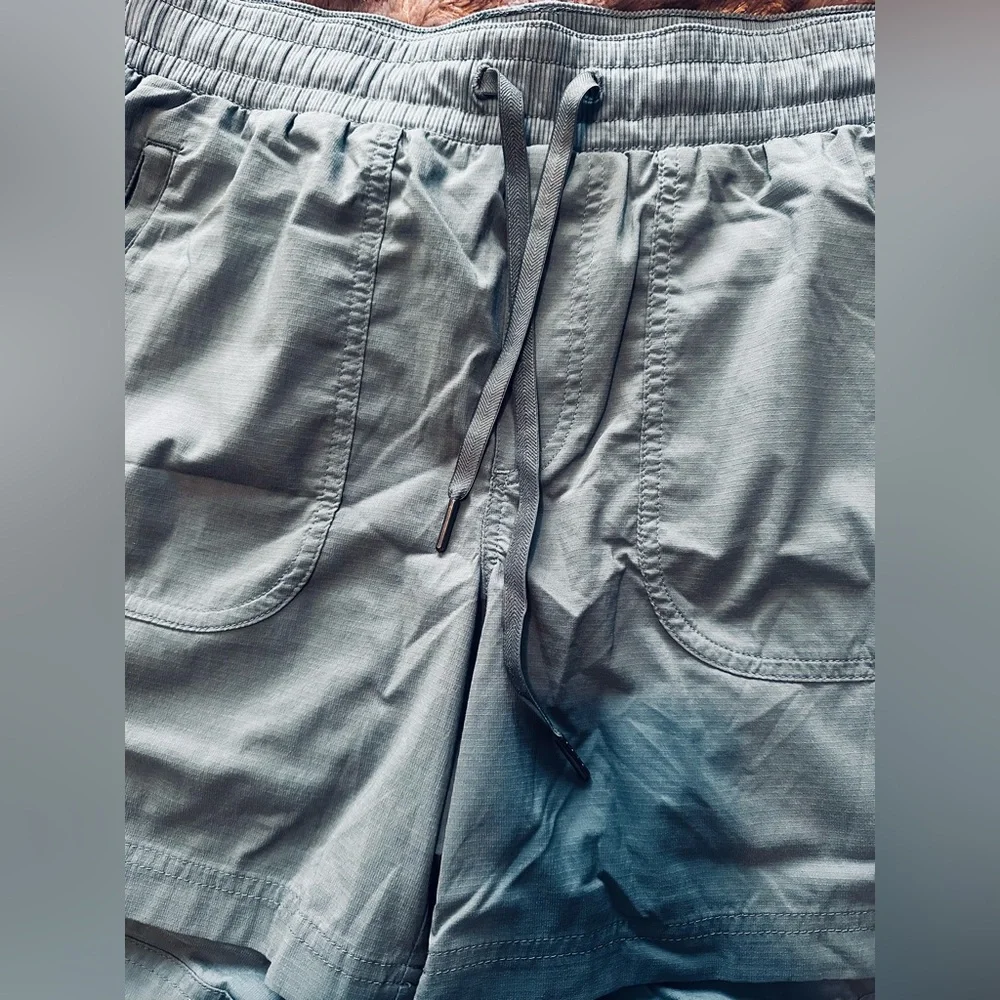 L.L. Bean Men's Athletic Shorts Sz Medium in Teal - Picture 2 of 8